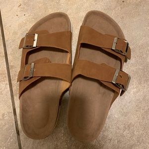 Strap sandals